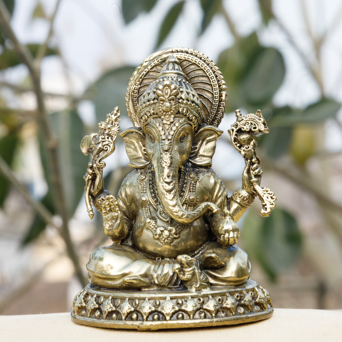 Pure Brass Sitting Lord Ganesha Idol with Halo | Auspicious Vighnaharta Murti for Home, Office & Gifting