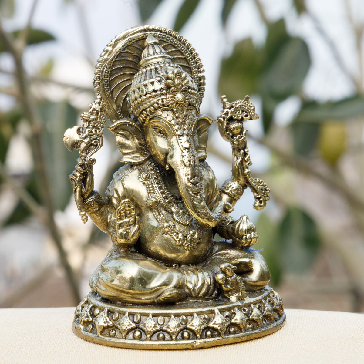 Pure Brass Sitting Lord Ganesha Idol with Halo | Auspicious Vighnaharta Murti for Home, Office & Gifting